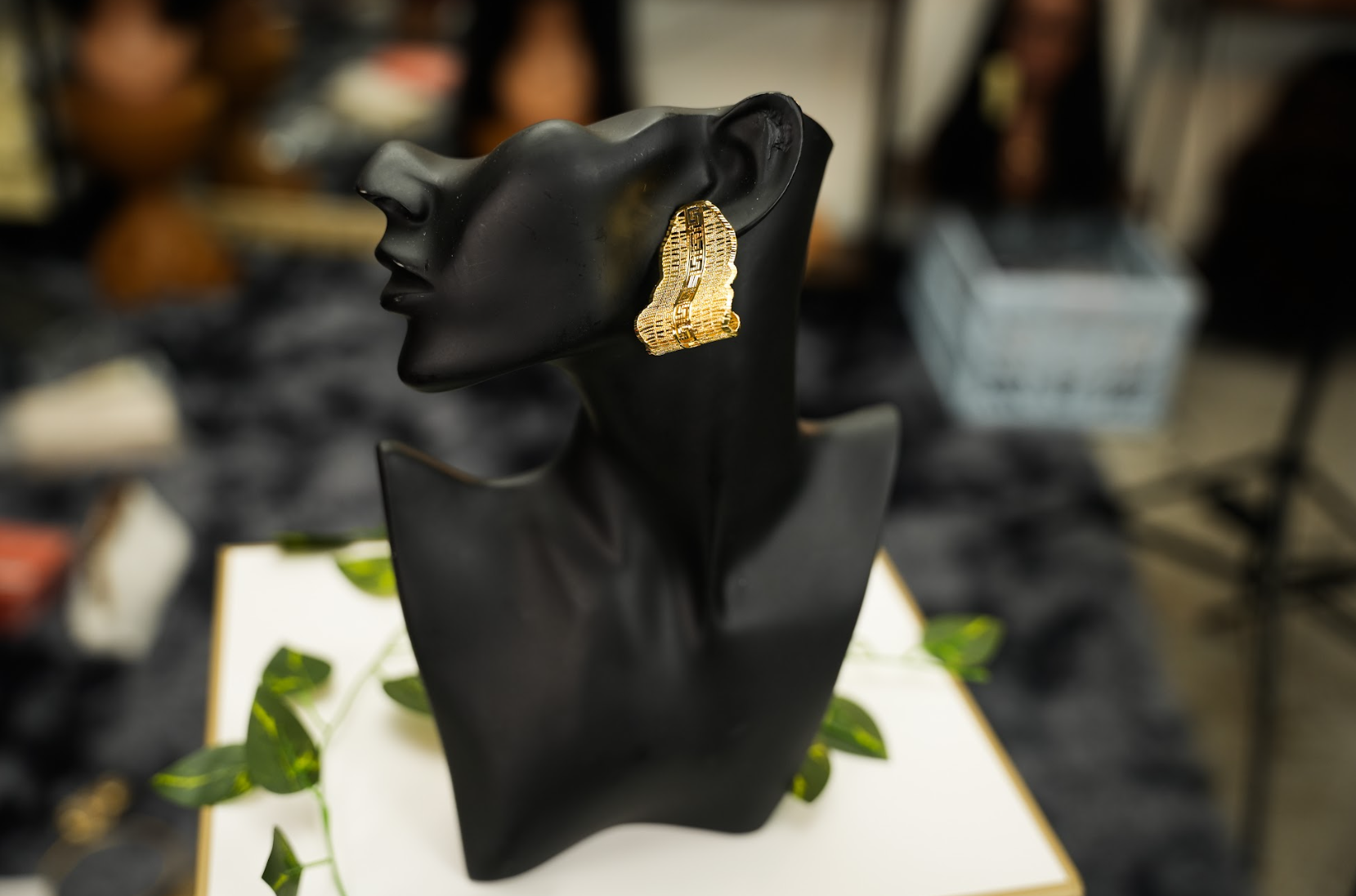 Piesie gold earrings