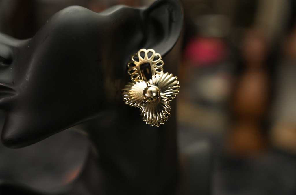 Ataa gold earrings