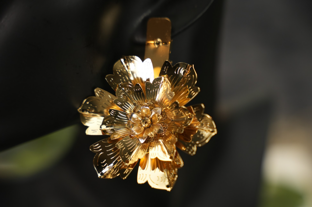 Flora gold earrings